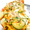 Delikatny omlet z warzywami i mozzarellą