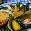 Sałatka z kurczakiem, mango, awokado i pomarańczą