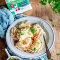 Pierogi z kozim serem i prażoną cebulką