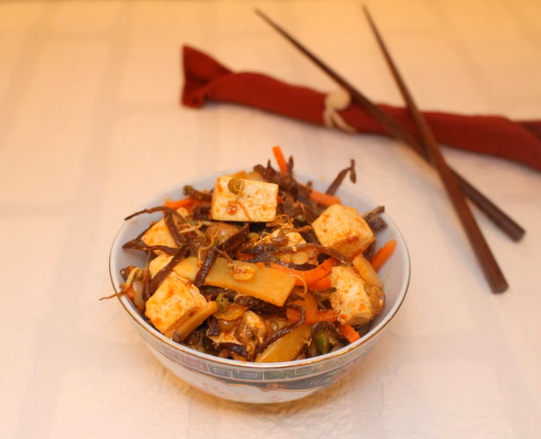 Pikantne tofu z warzywami