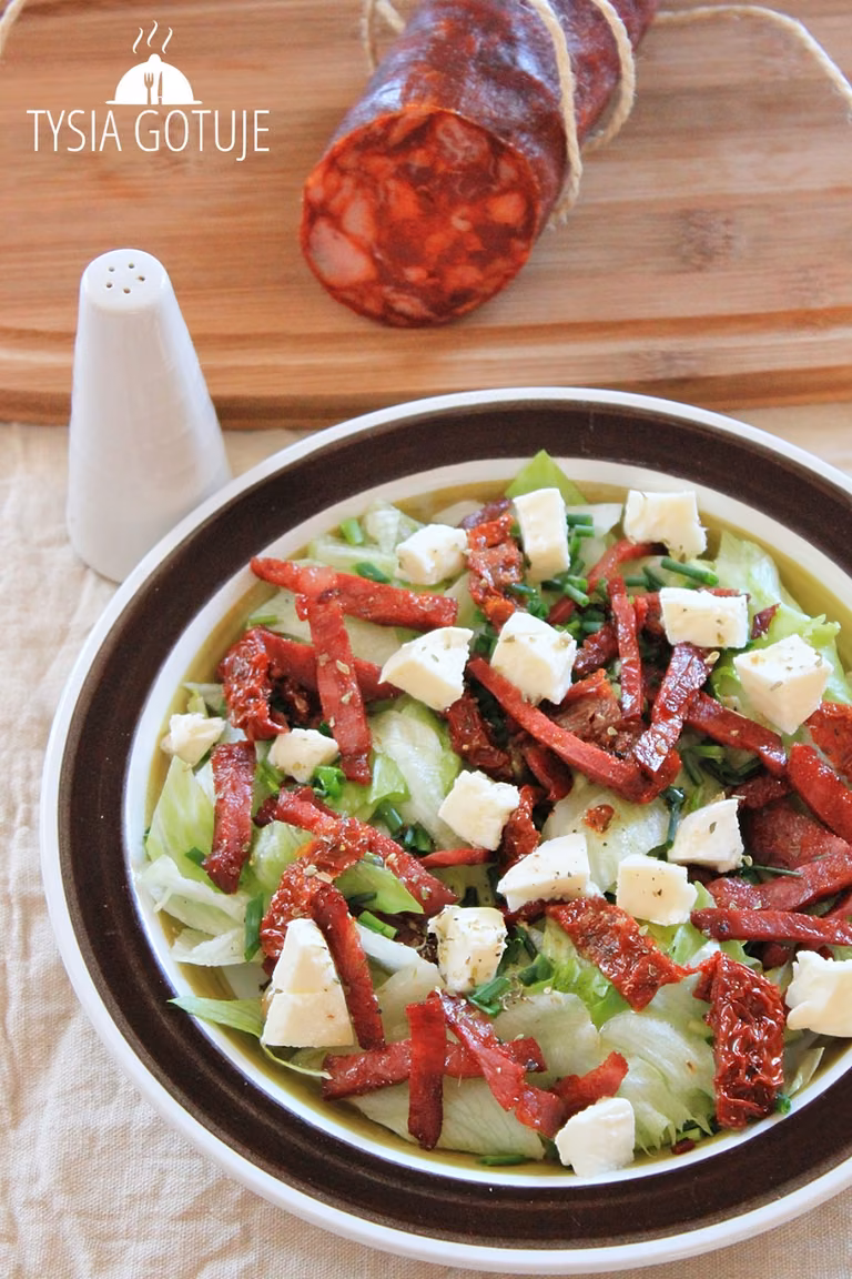 Sałatka z chorizo i mozarella