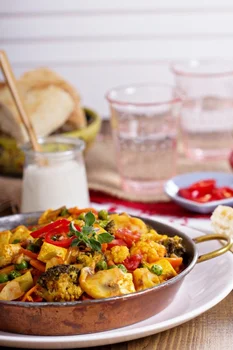 CURRY Z TOFU I WARZYWAMI