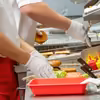 UE z wielką zmianą w restauracjach. Te produkty znikną już od sierpnia!