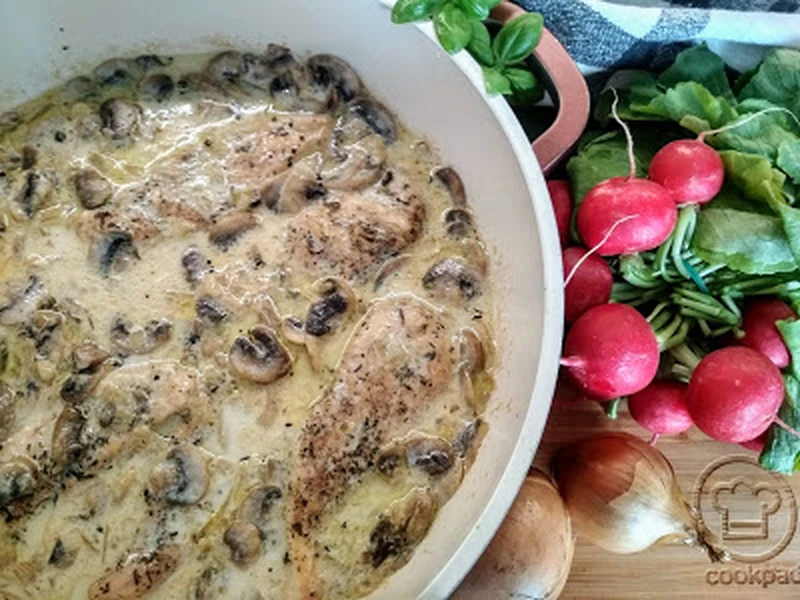 Piersi w sosie pieczarkowym