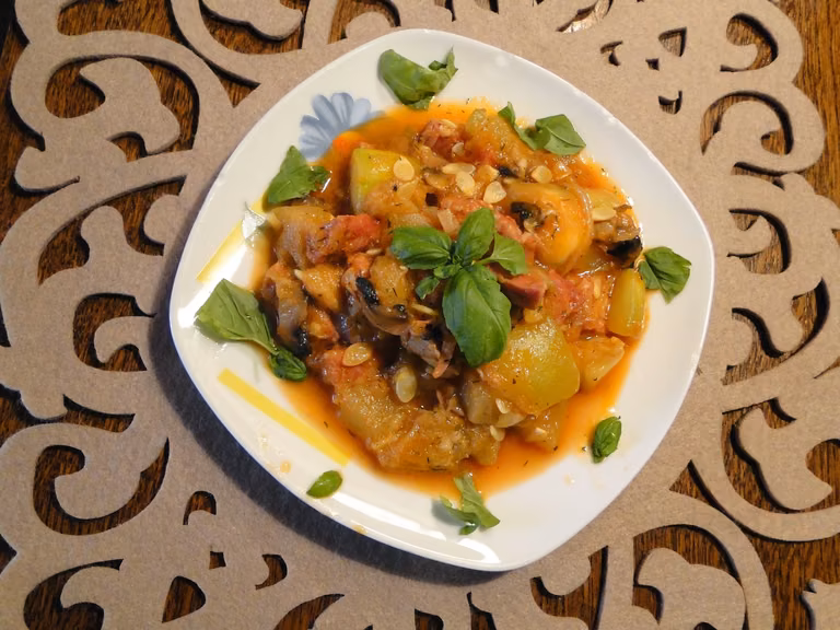 Leczo cukiniowo - pieczarkowe z mozzarellą