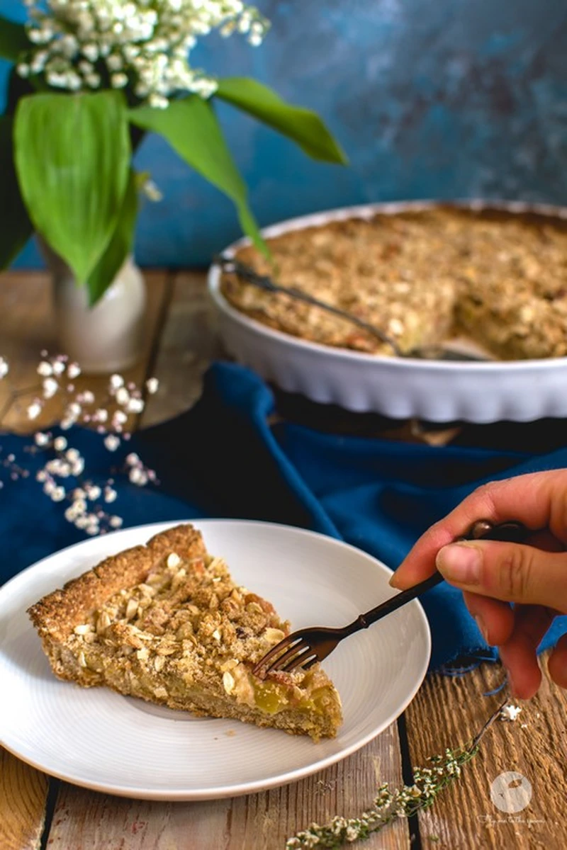 Tarta light z kremem pattisiere i rabarbarem