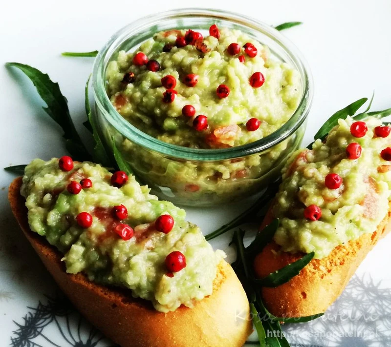 Guacamole z czerwonym pieprzem