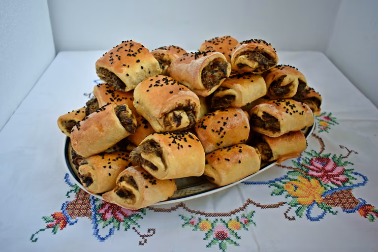Drożdżowe paszteciki z kapustą świeżymi grzybami