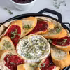 Grillowany camembert z borówkami