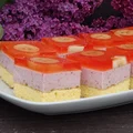 Sernik truskawkowo-bananowy na biszkopcie