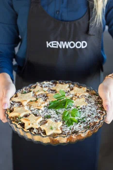 Świąteczna tarta z grzybami i kapustą