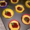 Pieczone mini serniki z konfiturą malinową