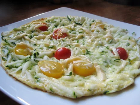 Omlet z cukinią i pomidorami