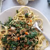 Spaghetti z ragù z jarmużem
