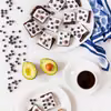 Brownie z awokado na mące migdałowej z bitą śmietaną z kokosa i borówkami