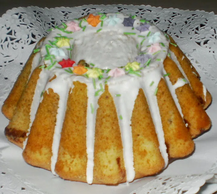 puszysta, wilgotna babka wielkanocna, prosta, pyszna, dwukolorowa
