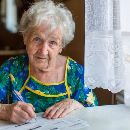 Bon Senioralny ruszy w 2026 roku. Seniorzy nie muszą instalować żadnej aplikacji