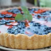 Tarta z budyniowym kremem i owocami