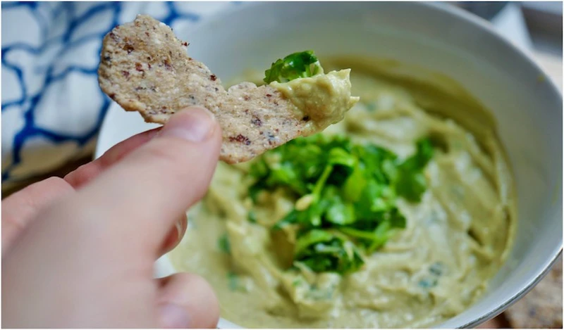Delikatny Dip z Białą Fasolą, Serkiem Ricotta i Awokado