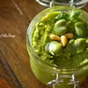 Pełne zdrowia pesto z bobu i bazylii