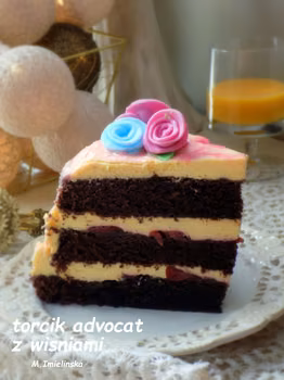 torcik advocatowy z wiśnią