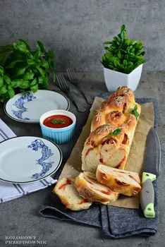 Chleb zaplatany o smaku pizzy