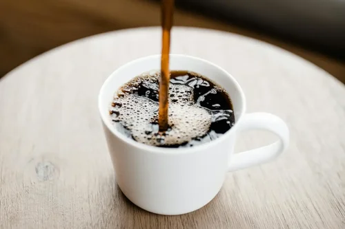Co dodać do kawy, by stała się zdrowsza? 5 nietypowych składników