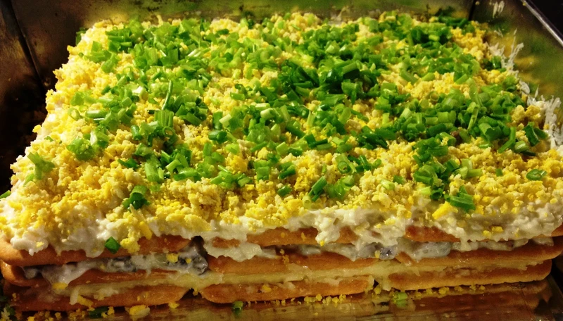 SAŁATKA PIECZARKOWA A'LA CIASTO