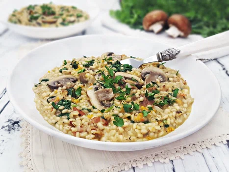 KASZOTTO Z BRĄZOWYMI PIECZARKAMI I SEREM MIMOLETTE