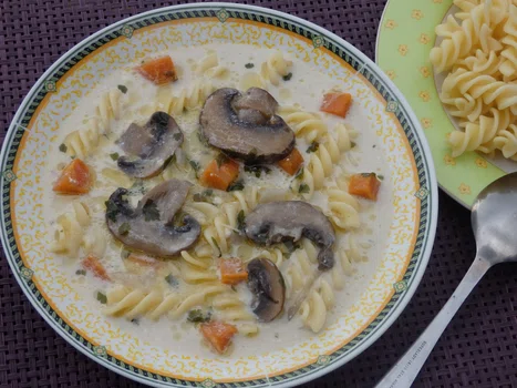 Zupa pieczarkowa z brązowych pieczarek z mascarpone