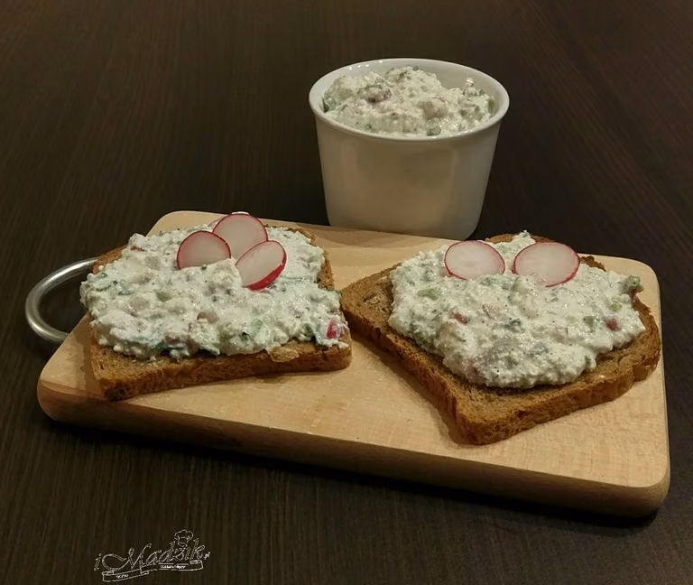 Twaróg ze szczypiorkiem i rzodkiewką wersja fit / Gzik