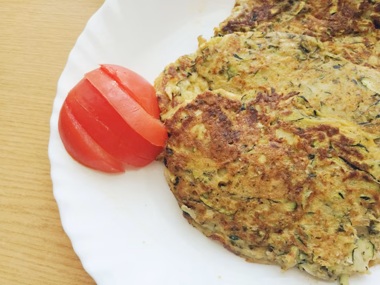 Delikatne placki z cukinii.