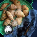 ROGALIKI W 10 MINUT! CROISSANTY ZE ŚLIWKAMI I CZEKOLADĄ.