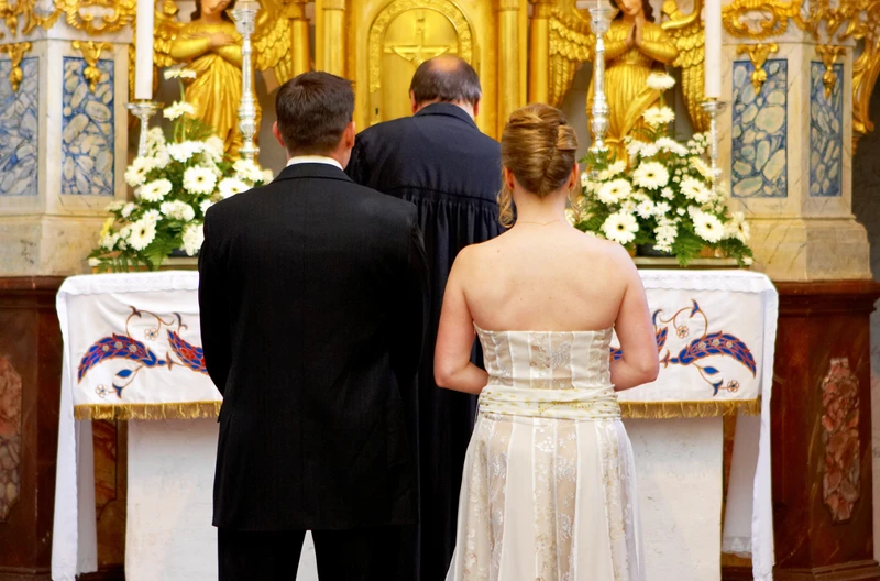 Skandal na ślubie! Ksiądz zapomniał o dokumentach - Czy ich małżeństwo jest ważne?