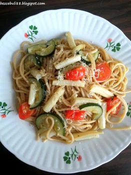 Makaron z białymi szparagami