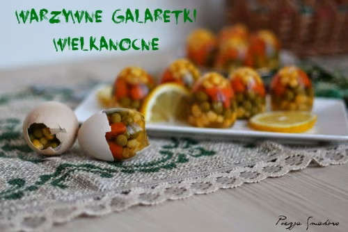 Wielkanocne warzywne galaretki - mini galat warzywny w kształcie jajek.