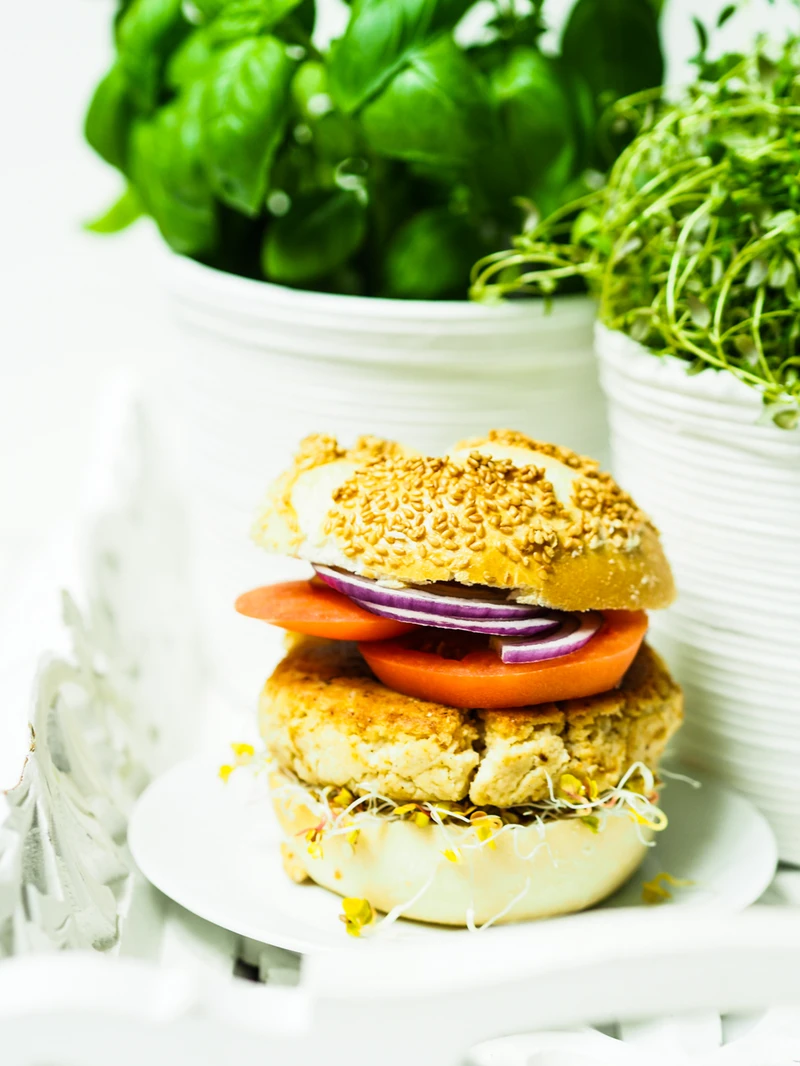 Wegetariański pikantny burger