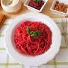 Spaghetti z pesto z buraków