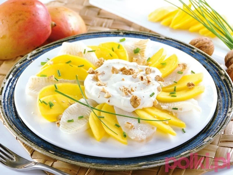 Sałatka rybna z mango