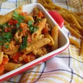 Penne z mięsem mielonym w sosie pomidorowym z carry