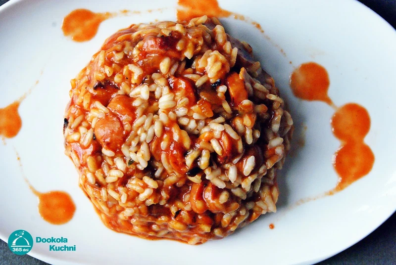 Risotto z kiełbasą i pomidorami
