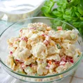 Sałatka z tortellini i świeżym ogórkiem