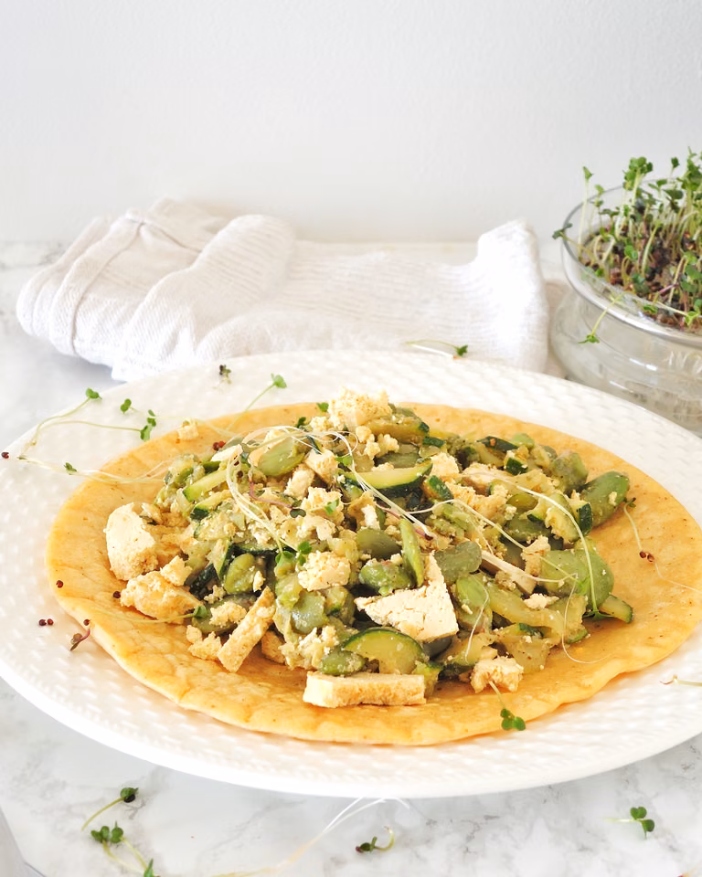 Wegański omlet z bobem i tofu