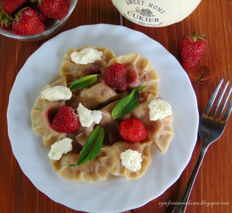 Pierogi z truskawkami.