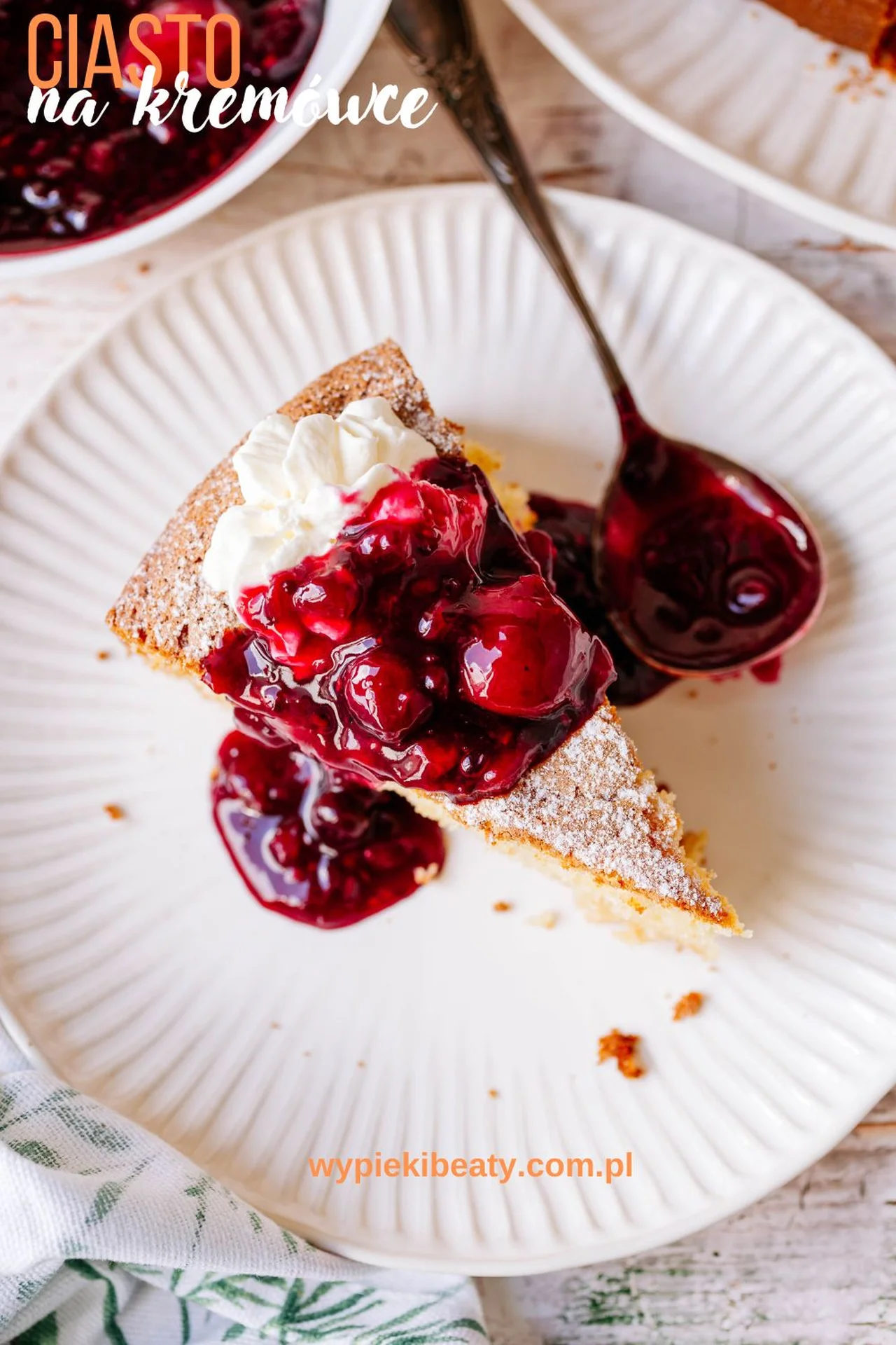 Puszyste i wilgotne ciasto na kremówce