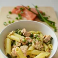 Fit makaron penne z łososiem i groszkiem