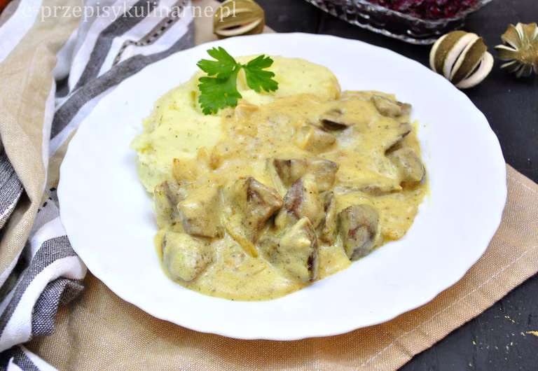 WĄTRÓBKA W SOSIE ŚMIETANOWO – MUSZTARDOWYM