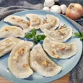Pierogi z pieczarkami i serem żółtym