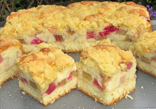 Najlepsze, błyskawiczne ciasto z rabarbarem i kruszonką +FILM