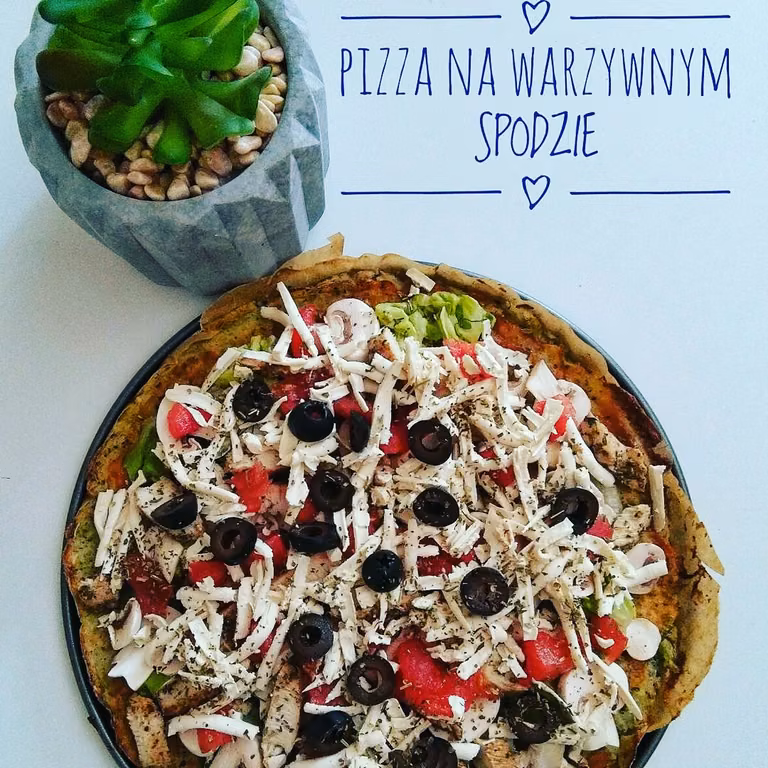 Pizza na warzywnym spodzie ( bez glutenu, jajek, nabiału)
